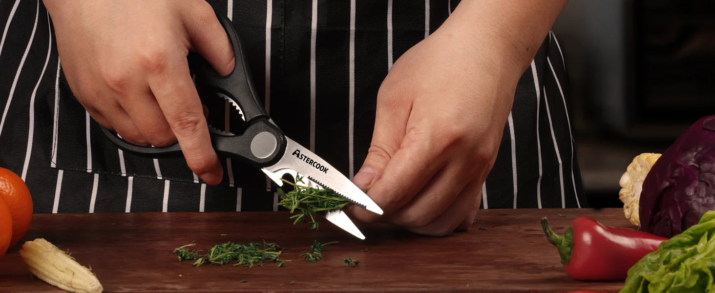 Astercook Kitchen Knife Set with Built-in Sharpener Block, Dishwasher Safe, 15 Pieces German Stainless Steel Knife Block Set