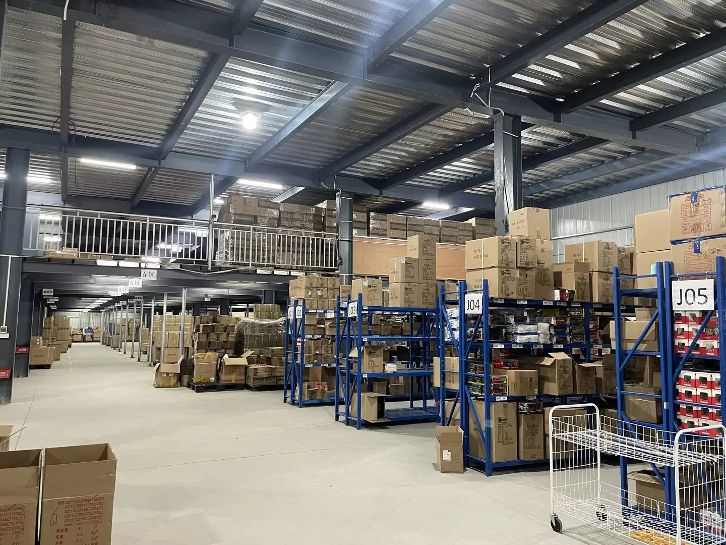 1:32 RAM 1500 TRX 6X6 Tyrannosaurus Rex Picku Alloy Car Model Sound and Light Children's Toy Collectibles Birthday gift