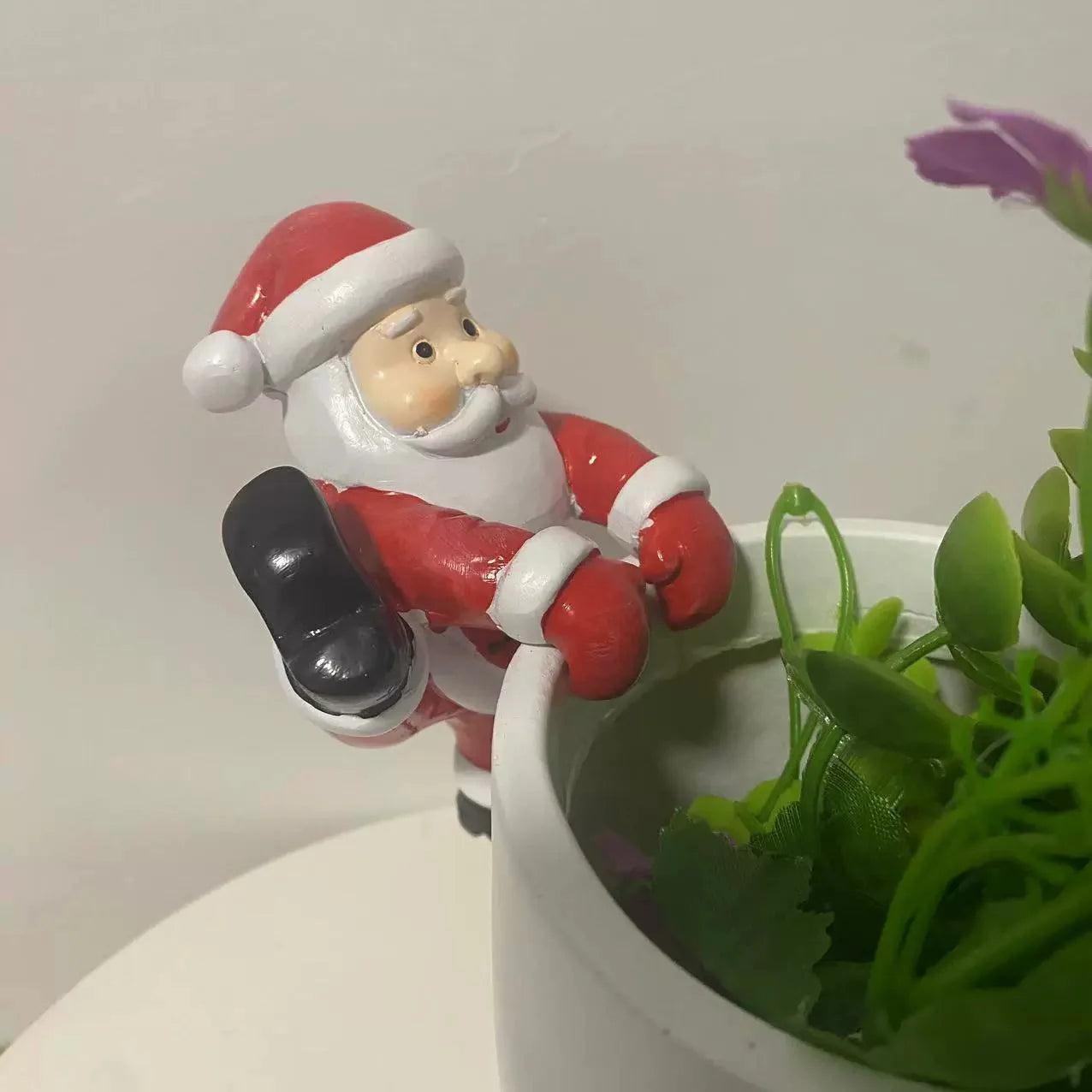 Christmas Santa Statue Claus Snowman Sculpture Flowerpot Vase Wall Hanging Decoration Resin Craft Item Christmas Gift Ornament