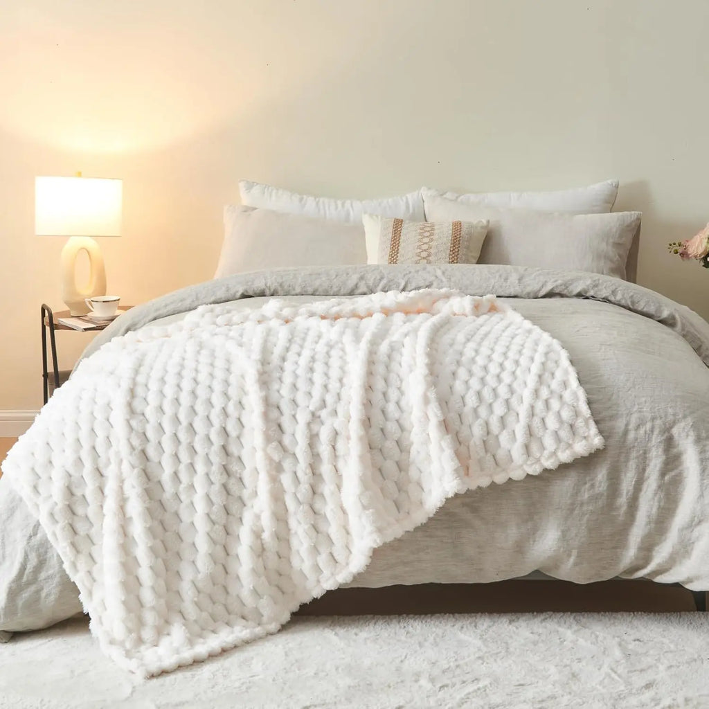 Super Soft Throw Blanket Ivory Premium Silky Flannel Fleece 3D Clouds Stylish Jacquard Lightweight Bed Blanket All Season Use